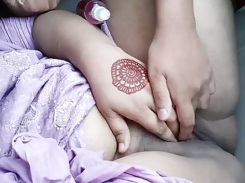 Desi sweetie Roshni-Atif tears up taxi driver's firm fuckpole in red-hot Indian passenger act