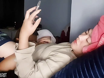 Stepmother flashes how to decently munch a twat in this Indian homemade video