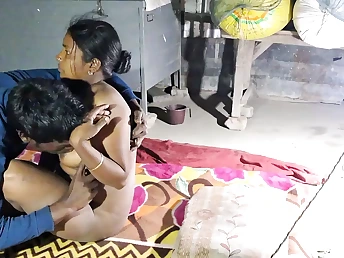 See how this Indian village wife gets kinky in front of her spouse