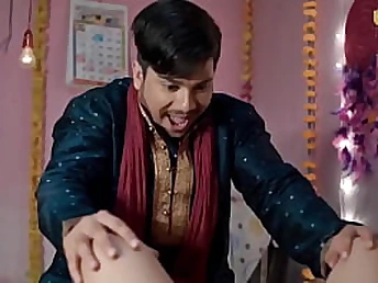 Unstoppable husband can't fight back his wife's humungous bootie & smooches her vigorously