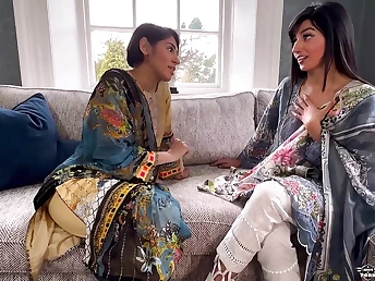 Sahara Knite absorbs her chhotee's cootchie while taboo analingus act follows