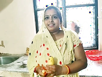 Observe Desi Aunty realize the brush cock-squeezing Indian twat fuked rock-hard with banana in hard-core act