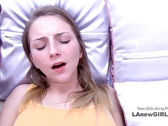 Jiggly Teenage Fills her Mouth with Big Cock Teens do Porn