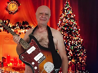 Watch how this wet and wild Christmas Eve with Garabas & Olpr ends up with a wet puss orgasm