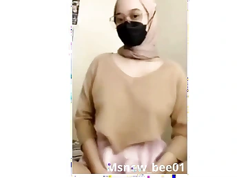 Observe this hijab-wearing teenager with giant innate boobies gusto herself in a super-naughty hijab-wearing sesh