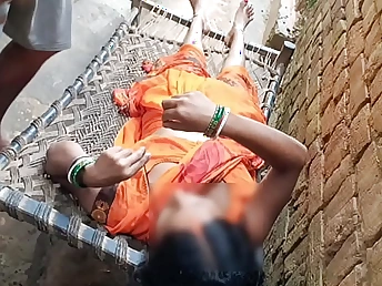 Prayamu11 & Yatun's very first time in school: MMS Varal Bang-festival vid