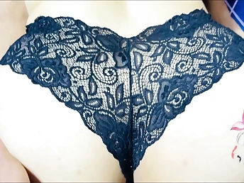 Alisson with regard to long hair takes on two cocks up ahead of her mirror while deep-throating her lion's share