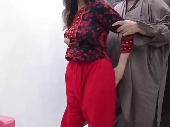 Older guy slams real Pakistani College woman's taut cunt