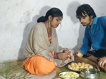 Watch this hot comprehensive get her tight pussy drilled unending in Panipuri kha kar maza aa gaya uske baad ch