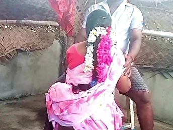 See Vetrivel and Saanthi2's Indian Saree get a devoted and intense bathtub from their dude