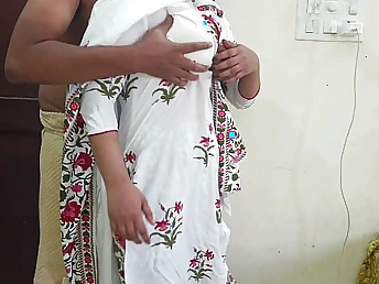 Alpana Bengalixxx takes a everlasting hunger while no one's home in superficial Hindi audio