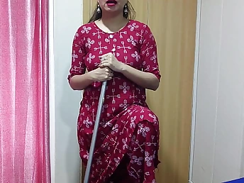 Desi pornstar Sali gets down & dirty surrounding her hung Jija detach from her cool chamber