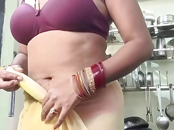 Indian Desi MMS motion picture gonzo with pussy fingering together with pussy play