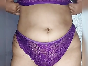 Watch Desi Bhabhi Indian MILF strip down increased by tease exposed to webcam - Indian Bhabhi