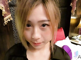 Lin Siyu's bf can't fight back her orgy to a caravanserai apartment